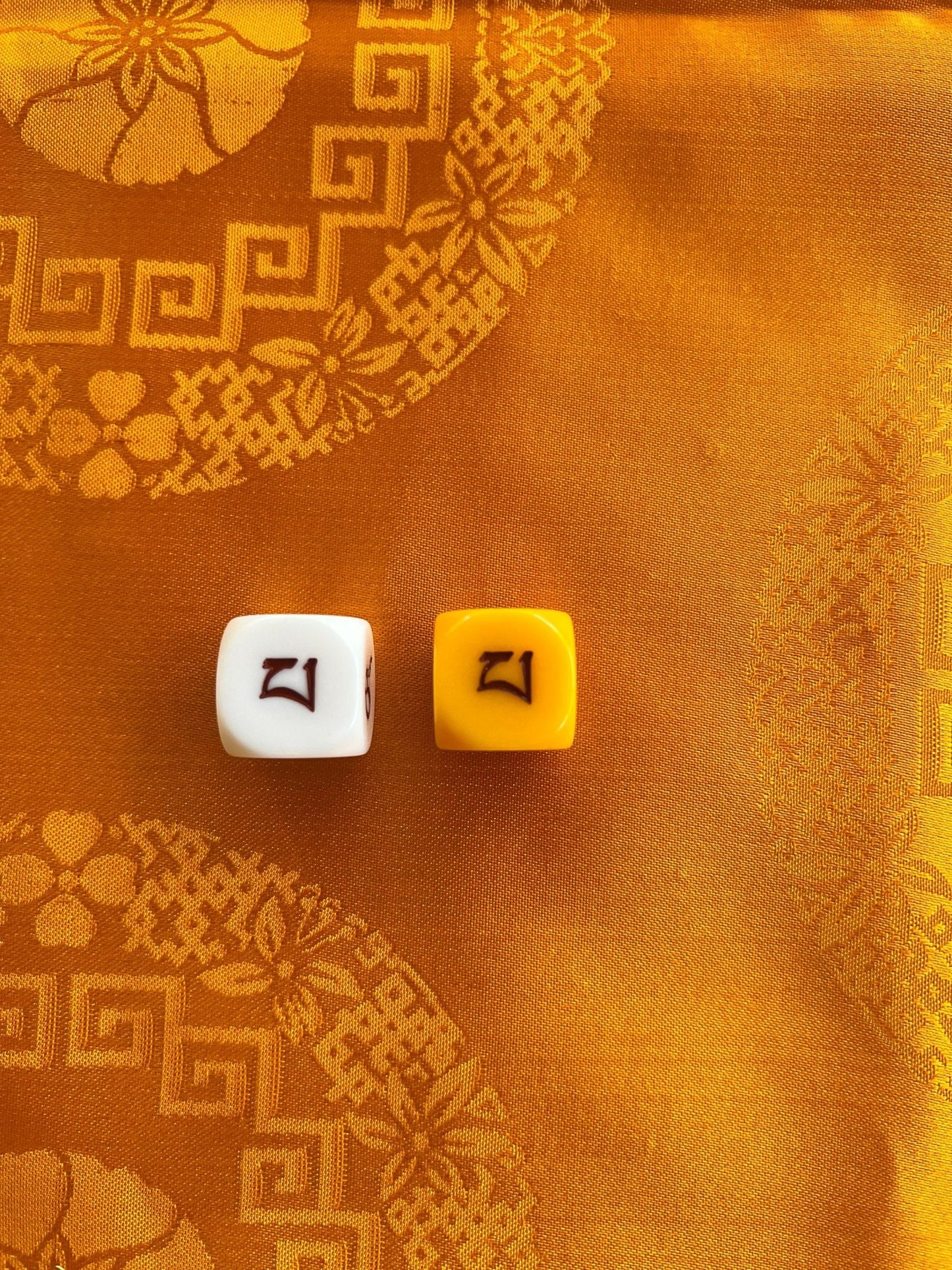 Tibetan Mo Divination Dice | 2 Dice | 1 White 1 Saffron Yellow | Mö Divination | Velvet Pouch Included - The Incense Stick