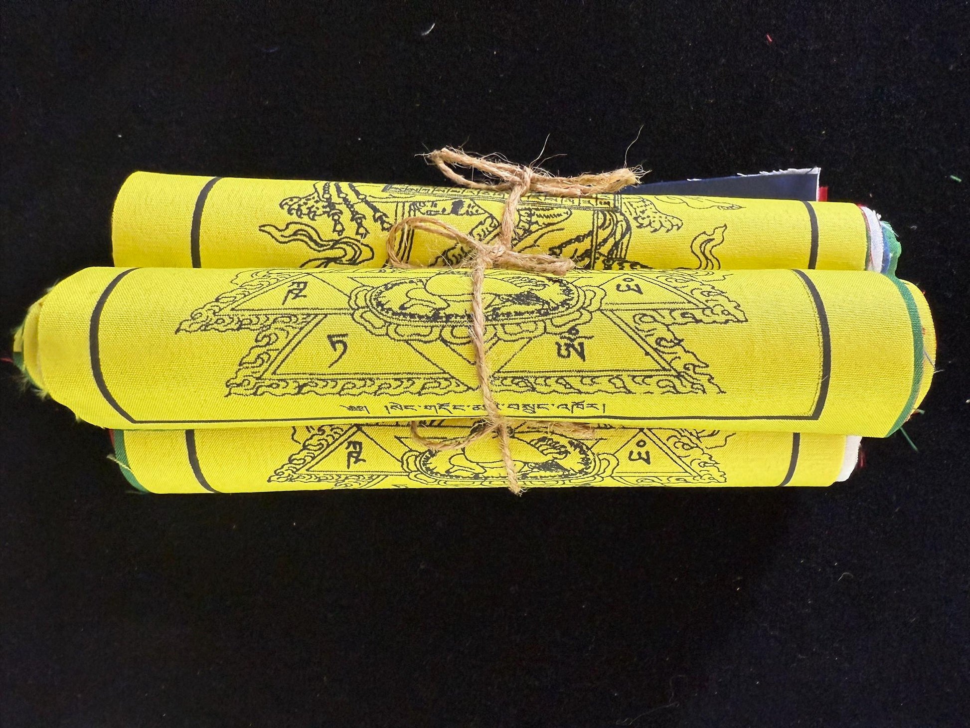 Lion - Faced Dakini Protective Amulet Prayer Flags | Tibetan Prayer Flags | 6in x 7.5in | 1 set of 10 five color flags | Singhamukha - The Incense Stick