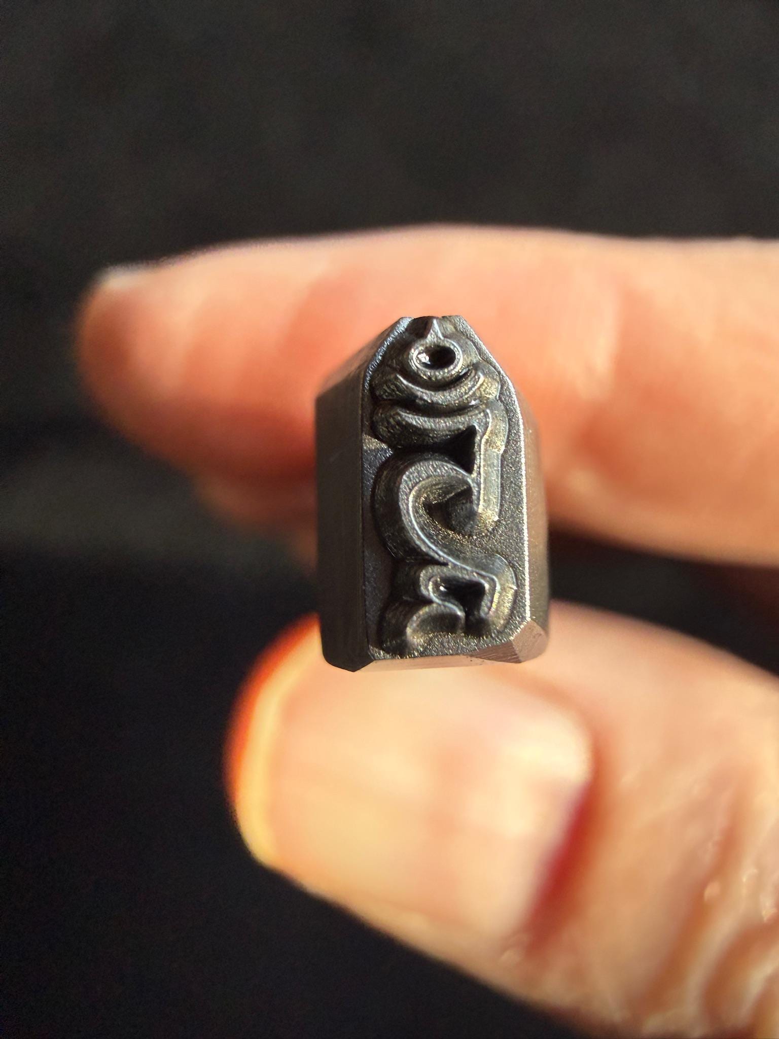 Tam Syllable Tsa Tsa Mold Stamp | Carbon Steel | Tibet | Image 2 mm wide x 6.6 mm high | Tara