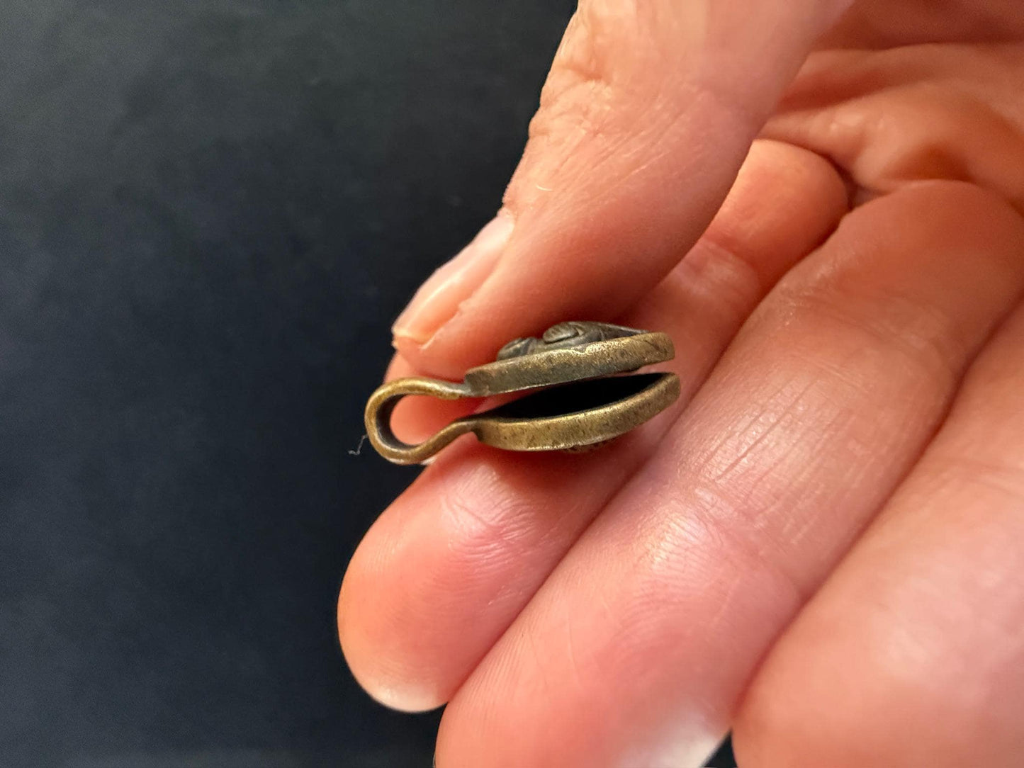 Conch Shell Mala Counter | Metal | Approx 1/2in x 1in | Tibet | Mala Bum Counter | Shankha