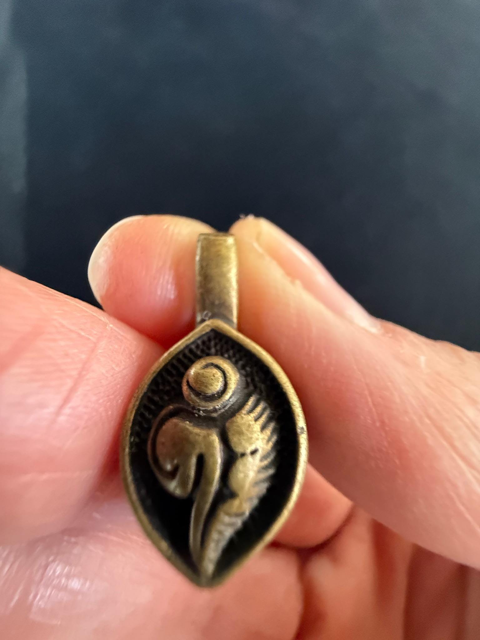 Conch Shell Mala Counter | Metal | Approx 1/2in x 1in | Tibet | Mala Bum Counter | Shankha
