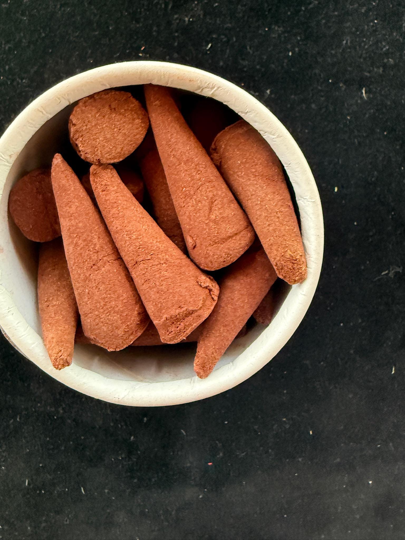 Mindroling Cone Incense Grade 1 | Tibet | 22 cones | 2 in high cones