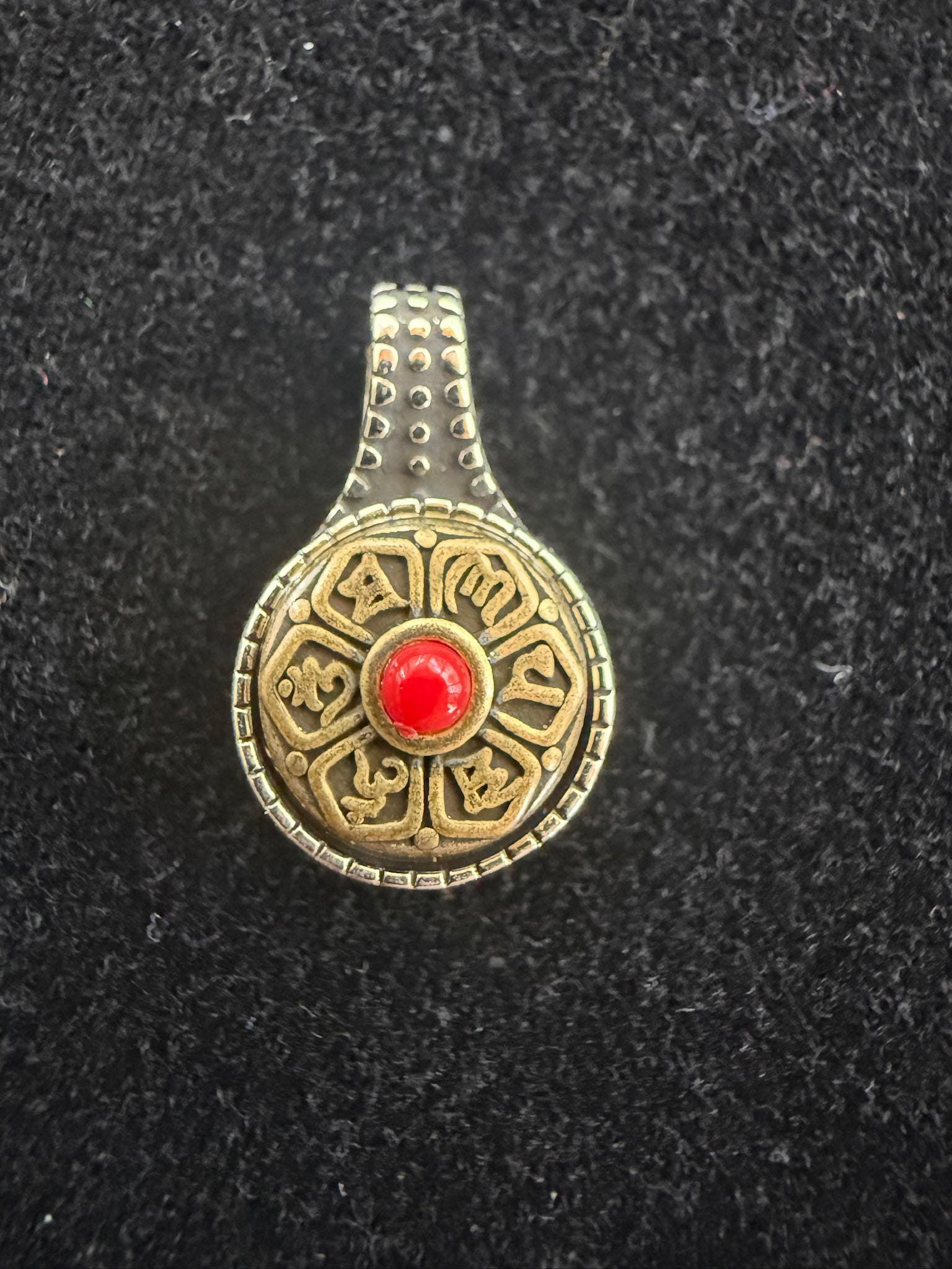 Om Mani Padme Hung Round Mala Counter | Metal | Approx 3/4in x 3/8in | Tibet | Mala Bum Counter | Chenrezig | 6 Syllable Mantra